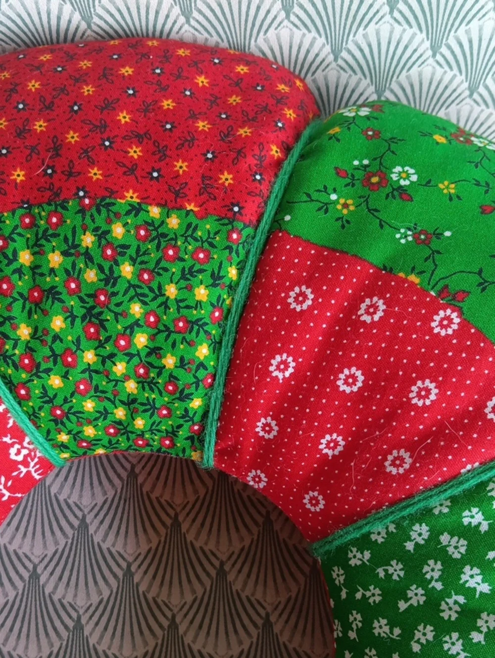 Vintage Handmade Country Christmas Patchwork Fabric Wreath. 18